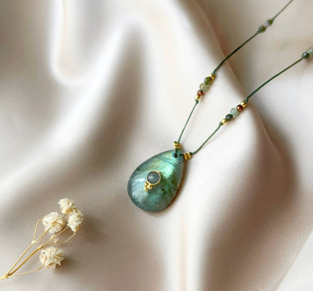 Collier Lanka