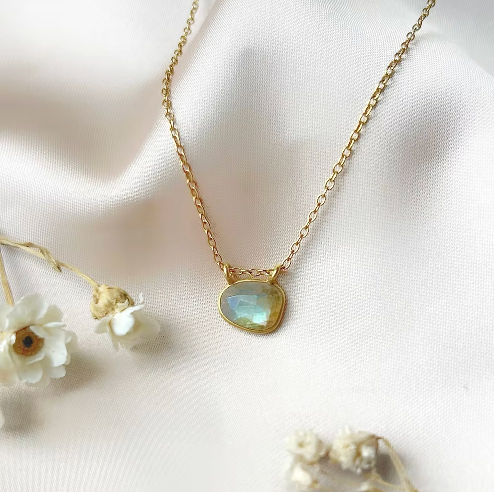 Collier Moon
