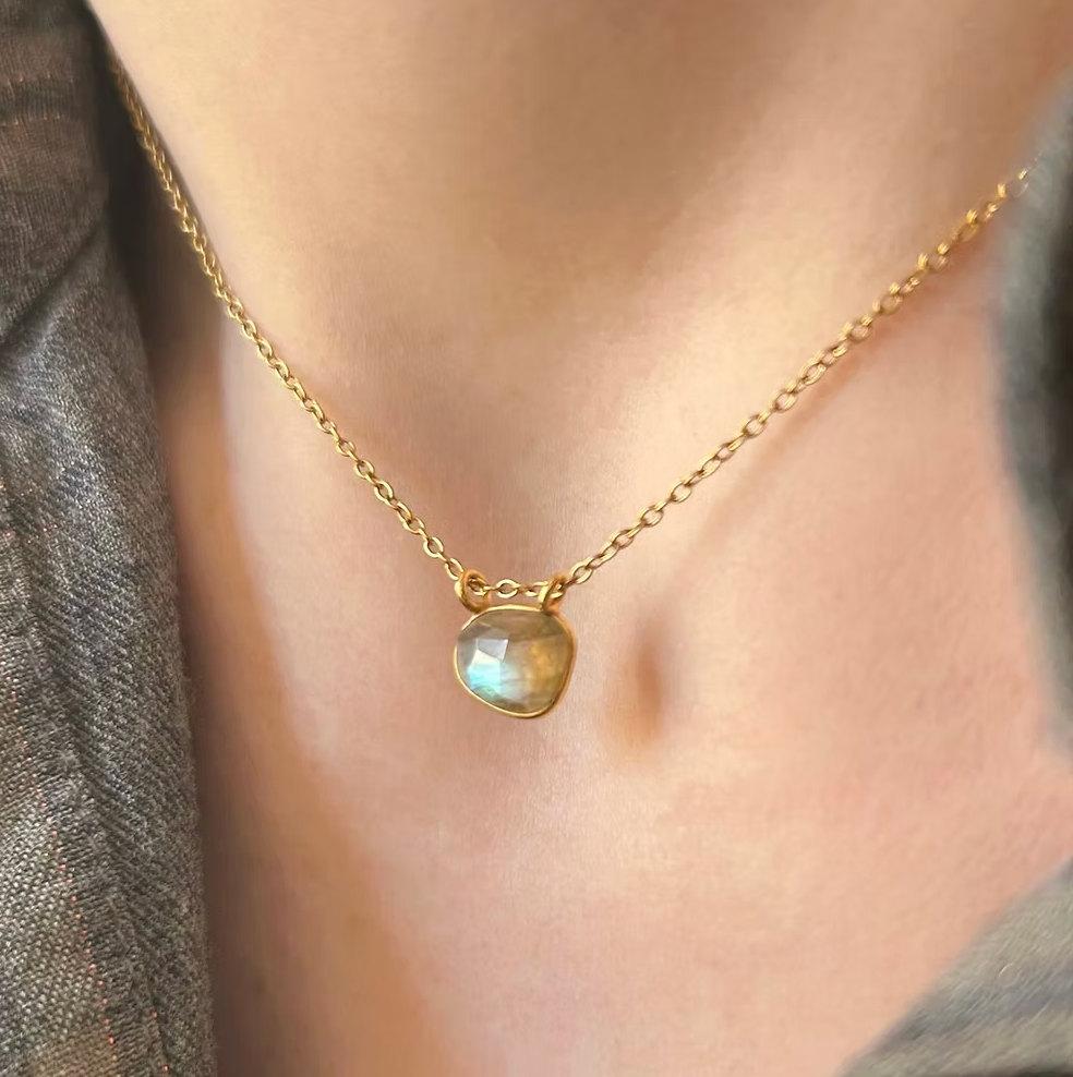 Collier Moon